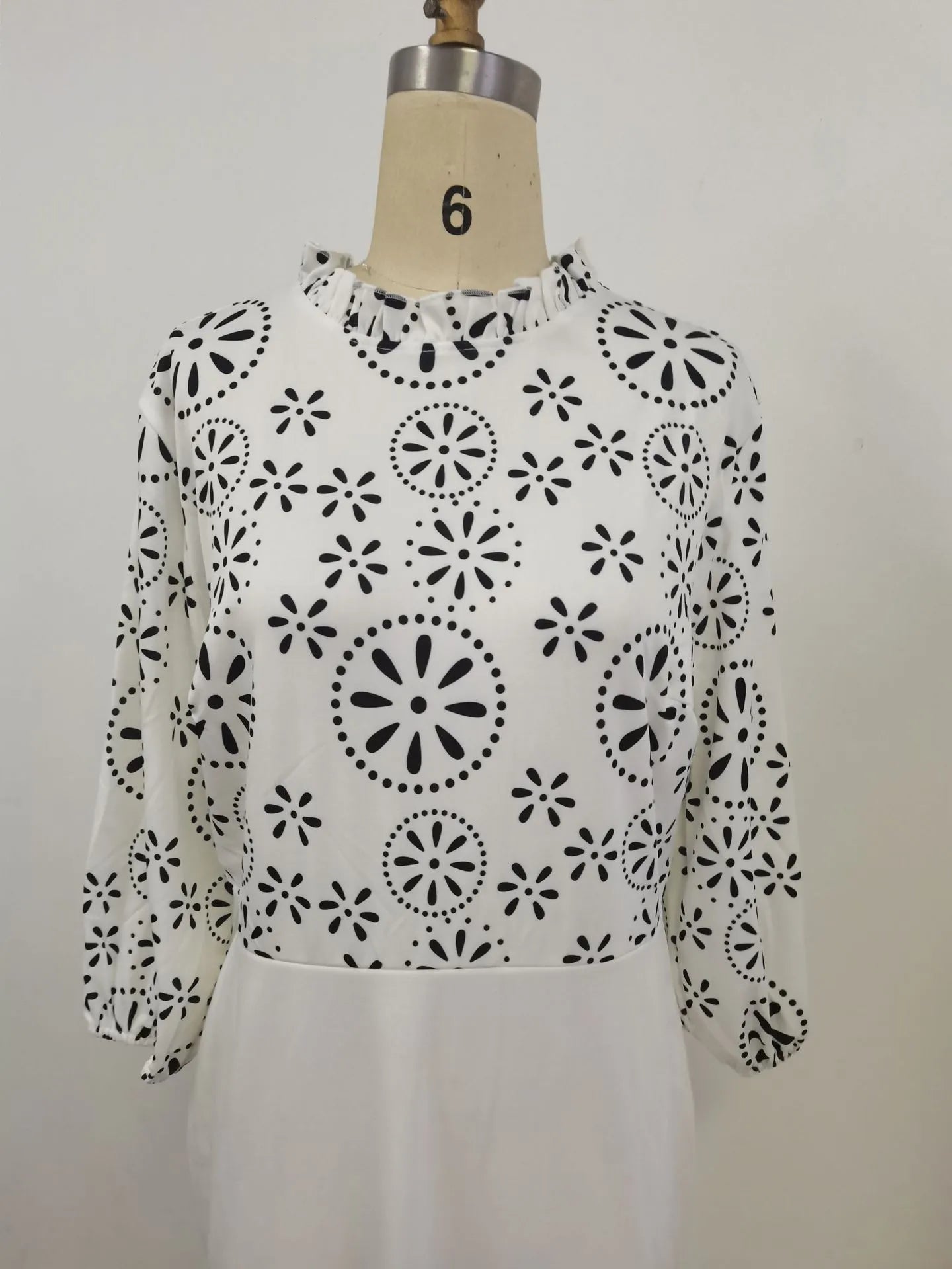 Elegant African Long Sleeve White Dresses: Plus Size Grace and Style - Flexi Africa - Flexi Africa offers Free Delivery Worldwide - Vibrant African traditional clothing showcasing bold prints and intricate designs